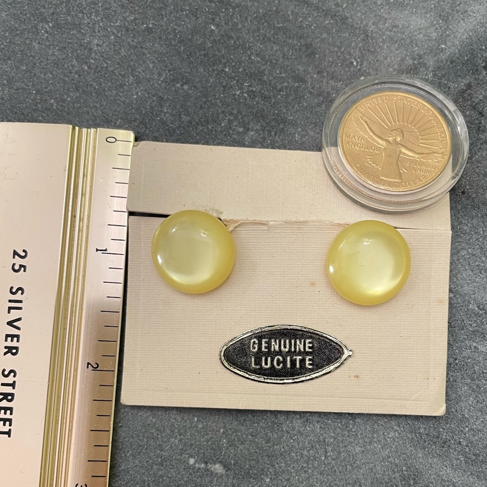 Vintage Japan Moonglow Lucite Clip On Earrings - Picture 3 of 5